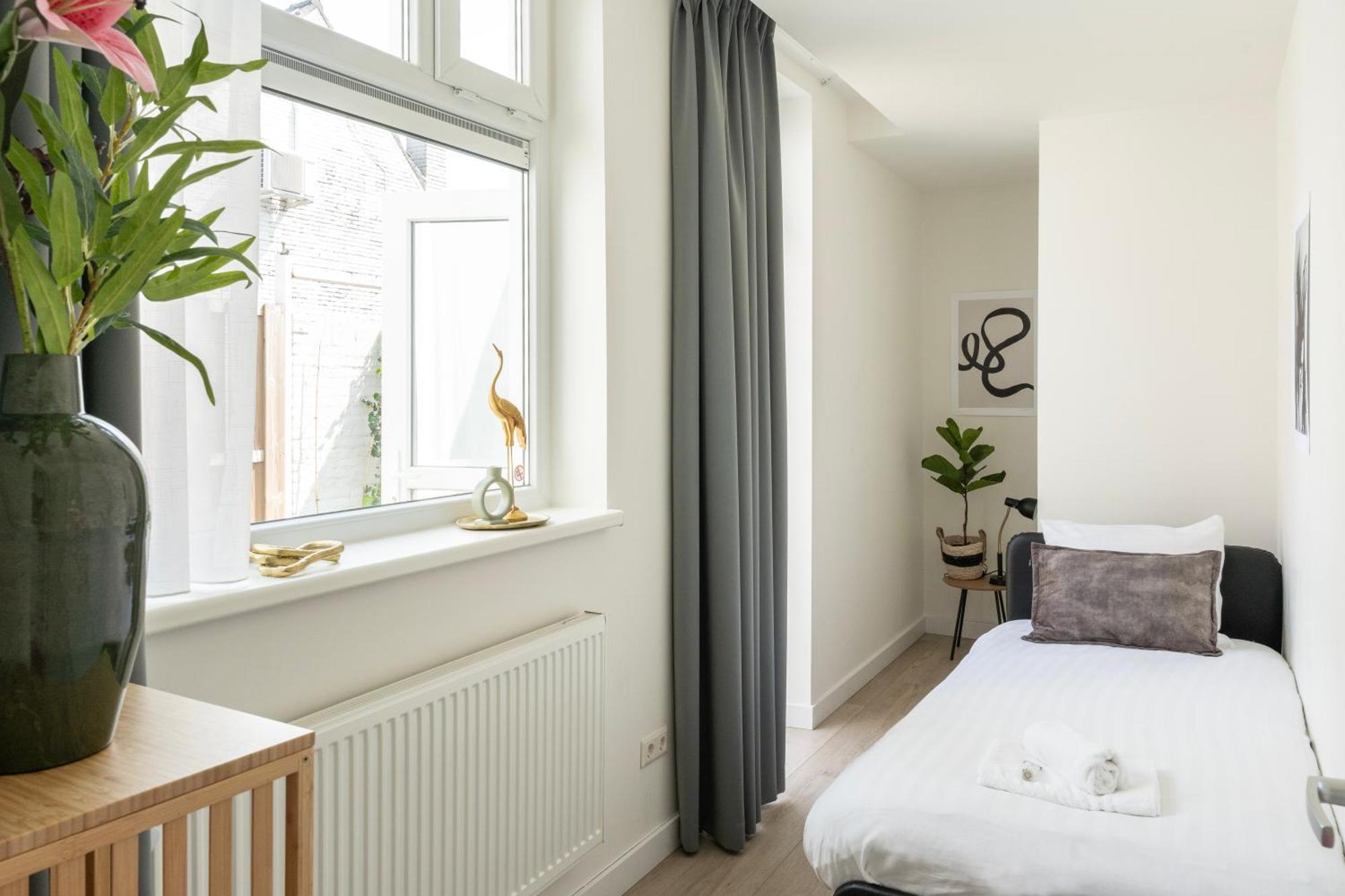 3-Room'S 1,5 Bath And Patio, Lovely Location Eindhoven Bagian luar foto